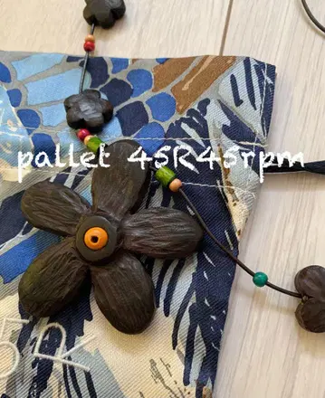 45R45rpm 목 플라워 목걸이