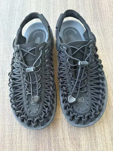 KEEN 블랙 스포츠 샌들