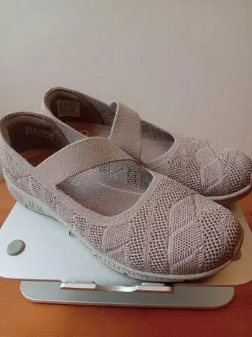 Skechers 메모리 폼 그레이 스니커즈