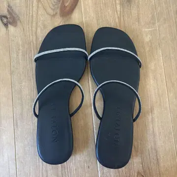 LE TALON 블랙 비쥬 샌들