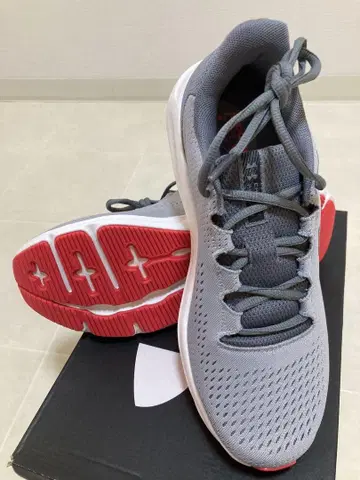 Under Armour 그레이 러닝화