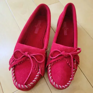 MINNETONKA 모카신 레드 22.5cm