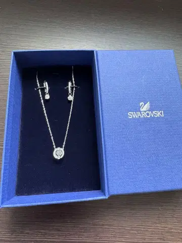 Swarovski 스와로브스키 목걸이와 귀찌 세트