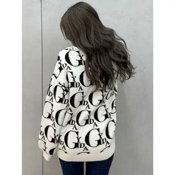 GYDA PATTERN 올 패턴 니트 상의