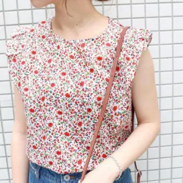 새상품급 슬로브 이에나 미니 꽃무늬 프릴 슬리브 슬리브리스 블라우스