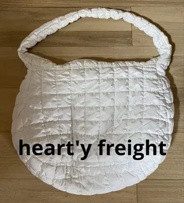 [ heart'y freight ] 화이트 퀼팅 숄더백