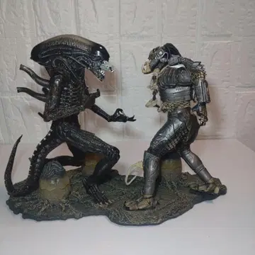 맥팔렌 토이즈 ALIEN & PREDATOR