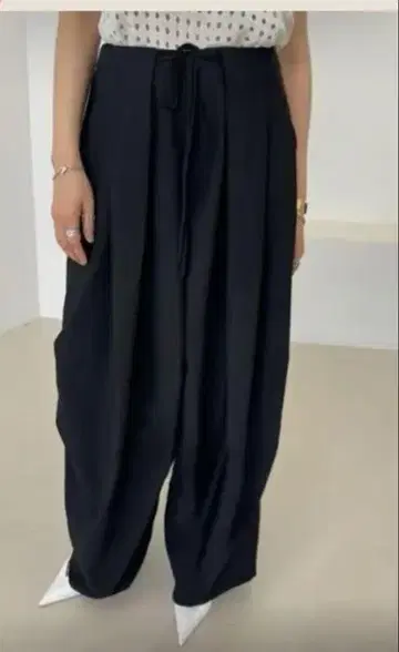 Pin-tuck Waist-String Slacks 슬랙스