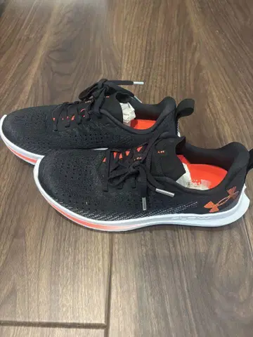[새상품] UNDER ARMOUR Velociti 4 러닝화