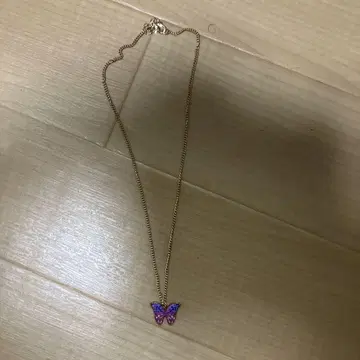 나비 모티브 목걸이 보라색과 핑크