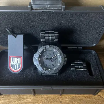LUMINOX 블랙 쿼츠 손목시계