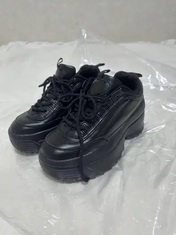 통굽 블랙 스니커즈