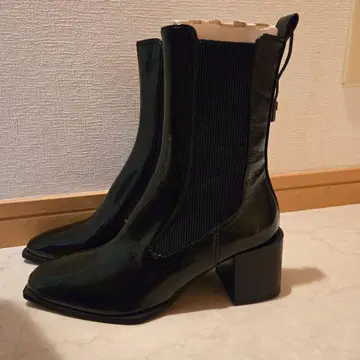 ZARA 블랙 숏부츠 포인티드 토