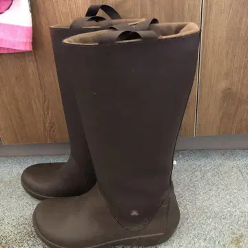 다크 브라운 롱 부츠, 말 로고 포함