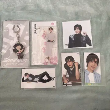메구로 렌 아크릴 스탠드 & 키링 & 마시카쿠 사진 & 골판지 카드