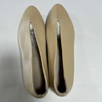 펌프스 천연 가죽 로우 힐 에마 일본제 베이지 25.5cm