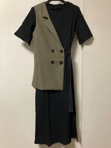 [ UNITED TOKYO ] 베스트 블랙 원피스