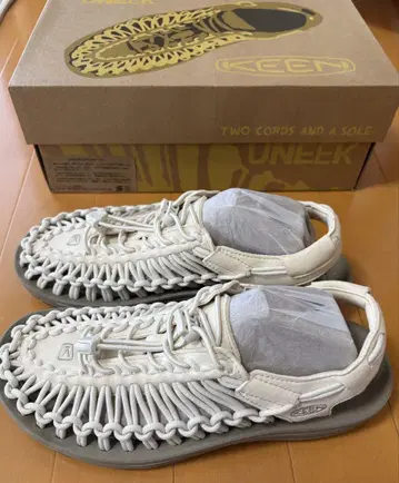 새상품 KEEN UNEKE 25cm