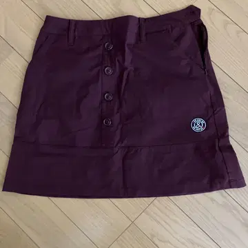 버건디 버튼 스커트