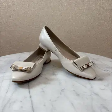 새상품급 다이애나 버클 리본 포함 펌프스 로우 힐 23cm