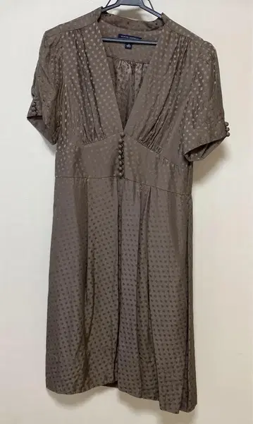 Banana Republic 브라운 도트 무늬 V넥 원피스