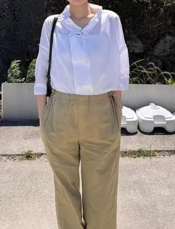투모로우랜드 MACPHEE 코튼 보일론 개더 칼라 블라우스
