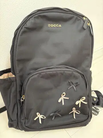 TOCCA 블랙 리본 장식 백팩