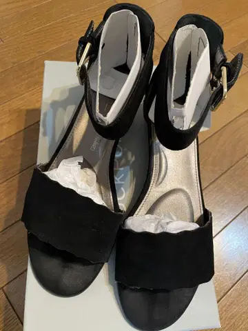 블랙 스웨이드 스포츠 샌들