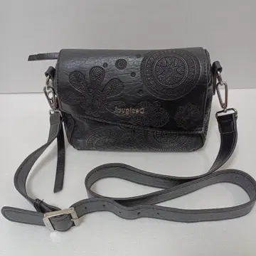 Desigual 사선형 비대칭 플랩 핸드백