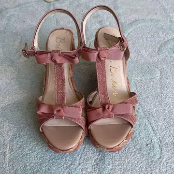 미사용 Bridget Birkin 리본 포함 핑크 웨지 샌들