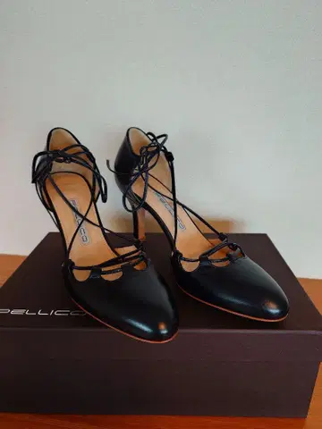 새상품 PELLICO 하이힐 블랙 35