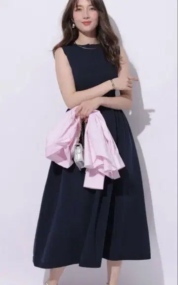 아푸와이저 리셰 홀가먼트 뷔스티에 절개 원피스