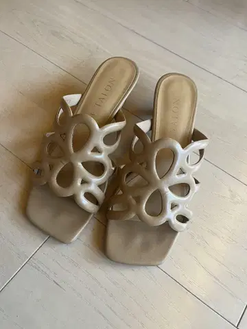 LE TALON 4.5cm 컷워크 샌들 카멜 M 사이즈