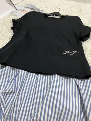 폭시 블랙 블랙 화이트 자수 42 완판 티셔츠