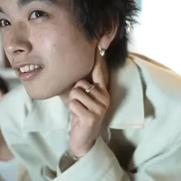 Charlotte Chesnais 실버 귀걸이 한쪽