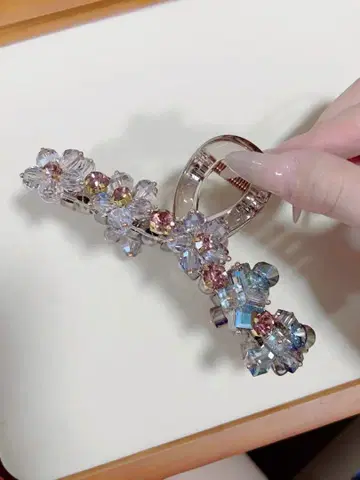 꽃 모티브 크리스탈 헤어 클립