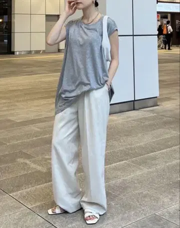 ETRE TOKYO 백 드레이프 슬라브 컷 탑 그레이 티셔츠
