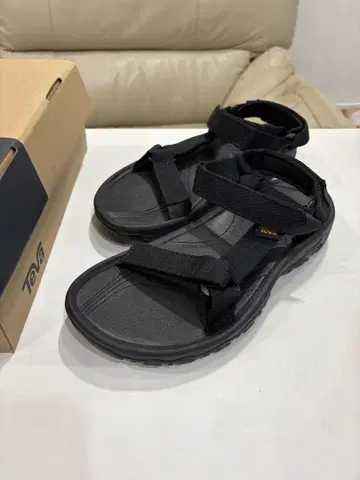teva 테바 샌들 허리케인 24cm 미사용 새상품