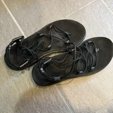 Teva 블랙 스포츠 샌들