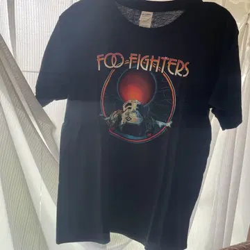 새상품 FOO FIGHTERS T셔츠 M 사이즈