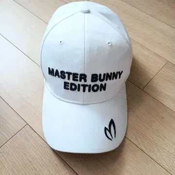 MASTER BUNNY EDITION 화이트 캡