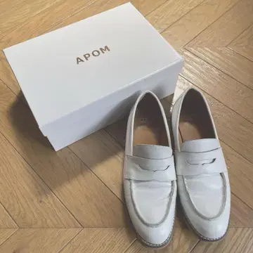 APOM 화이트 레더 로퍼