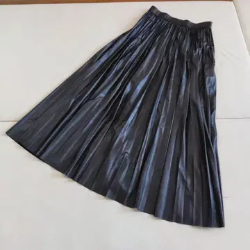블랙 플리츠 롱 스커트 광택