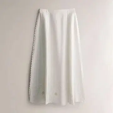 ZARA 홈 화이트 플레어 스커트 백 버튼