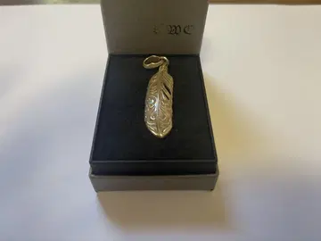 실버 깃털 모티브 펜던트