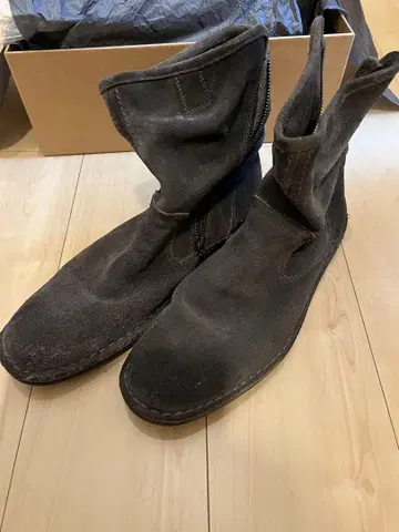 존 발바토스 블랙 지퍼 스웨이드 부츠