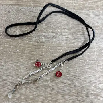 glamb 이시카와 카이토 Smoke Beats Strap 레드 스피넬