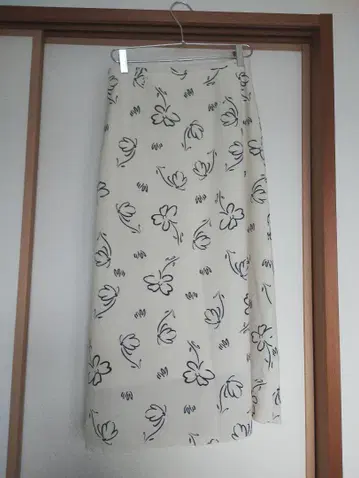 IENA 아이보리 꽃무늬 롱 스커트
