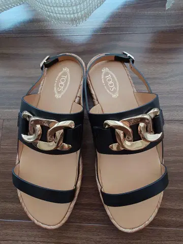 한여름 파격 선착순 TOD'S 블랙 가죽 컴포트 샌들 골드 체인