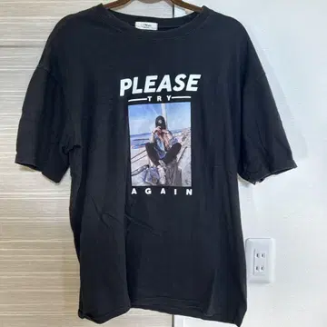 PLEASE TRY AGAIN 그래픽 티셔츠 블랙